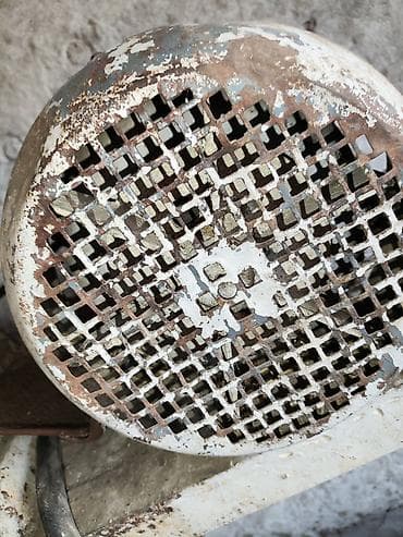 Для кафе, ресторанов: Продаётся дробилка кулачковая трёхфазная. Мощность двигателя 5.5 — 8