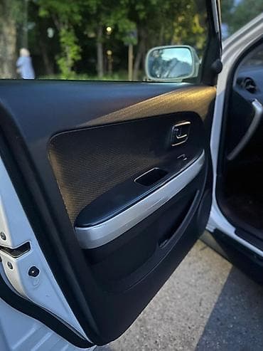 e53 4 8: Toyota Ist: 2003 г., 1.3 л, Автомат, Бензин, Хэтчбэк — 5