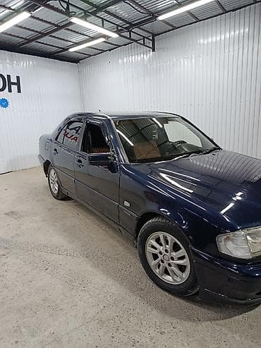 235 65: Mercedes-Benz C-Class: 2000 г., Механика, Бензин, Седан — 3