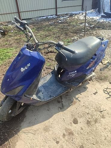 Скутер Yamaha (модель по наклейке Jog/90), сине‑черный цвет