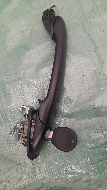 Передняя левая дверная ручка Дверная ручка Volkswagen at lalafo.kg Передняя левая дверная ручка Дверная ручка Volkswagen