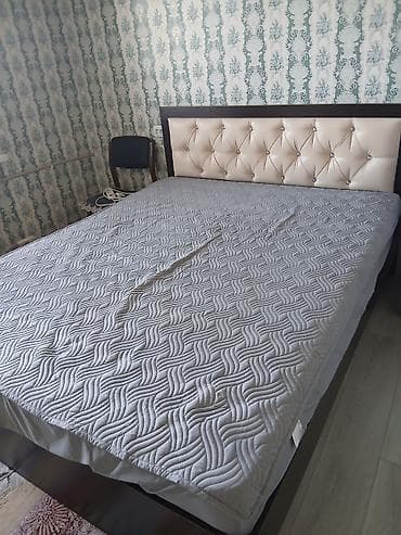 Продаю спальный гарнитур шкаф купе дамский столик и кровать