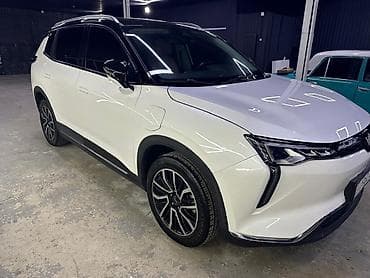 k7 2020: Электрокроссовер Weltmaster W6 2022 (белый кузов с чёрной крышей) — 2