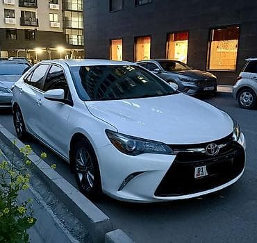 сут машине: Toyota Camry: 2017 г., 2.5 л, Автомат, Бензин, Седан — 4