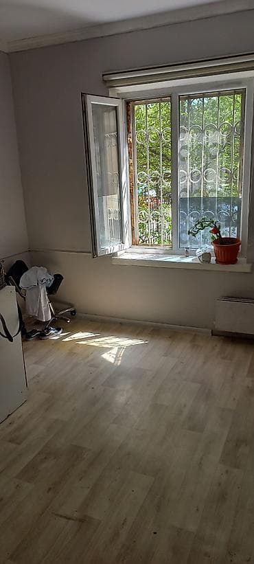 юр адрес: Аренда офисов, 80 м², В жилом комплексе, 1 линия — 7