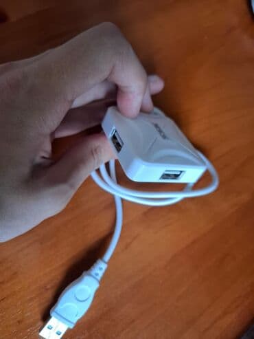 блоки питания для серверов 80 plus: Портативный USB-хаб белого цвета с четырьмя портами USB 2.0 — 2