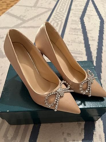 Продаю туфли носила буквально пол часа размер не подошел подойдет at lalafo.kg Продаю туфли носила буквально пол часа размер не подошел подойдет