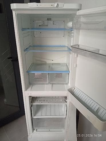 a 22: Холодильник Indesit, Двухкамерный — 2