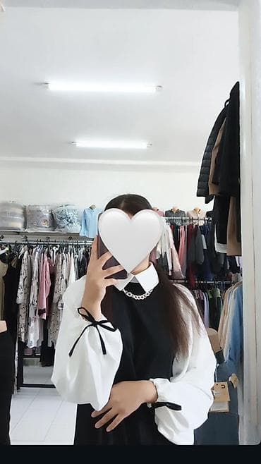 Совершенно новое платье в стиле «рубашка» с контрастными рукавами В