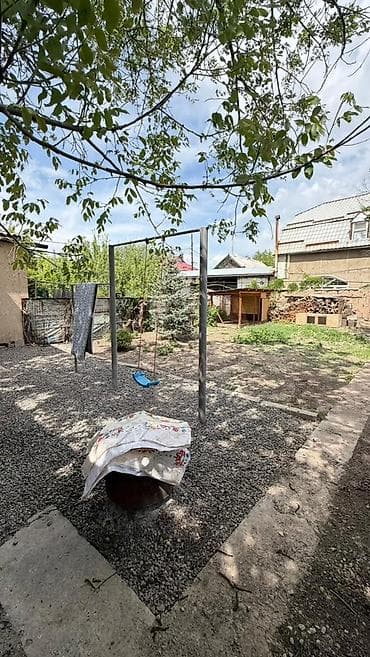 Дома: Срочно продаётся полдома 🏠 📍Пишпек 📐3 комнаты 90м2 Участок 3.5 по — 5