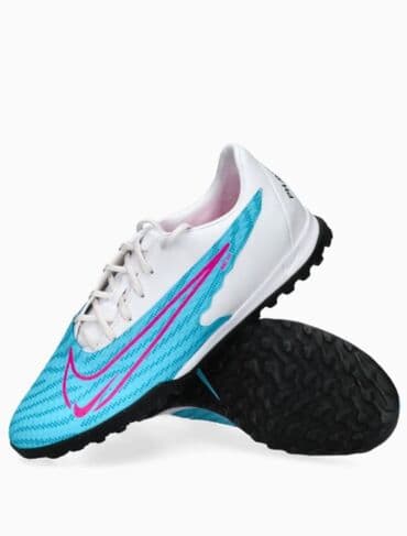 nike react: Футбольные бутсы Phantom почти новый размер не подошёл, размер — 1