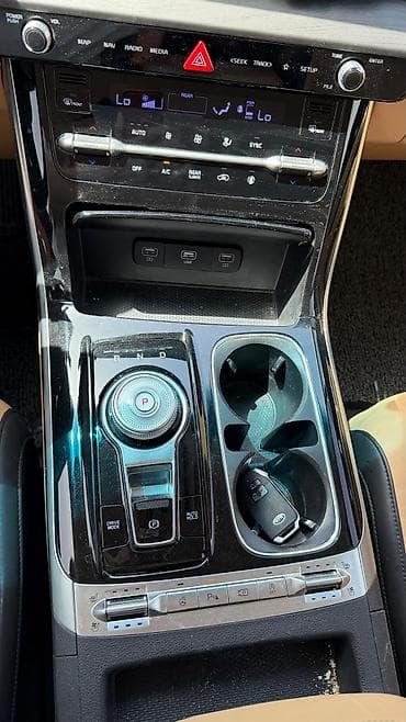 автомобильная рация: КИА Карнивал с палаткой на крыше GAIA (жёсткий кофр) - Форм-фактор — 9