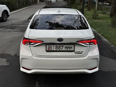 8: Toyota Corolla: 2020 г., 1.8 л, Вариатор, Гибрид, Седан — 2
