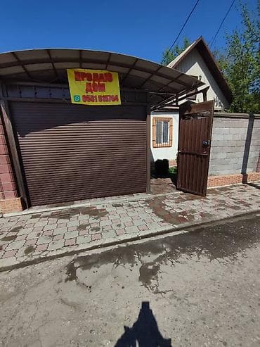 Продаётся дом с закрытой территорией и навесом для авто. - Участок