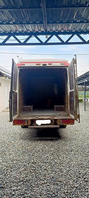 из дубая: Грузовик, Mercedes-Benz, Дубль, 5 т — 5