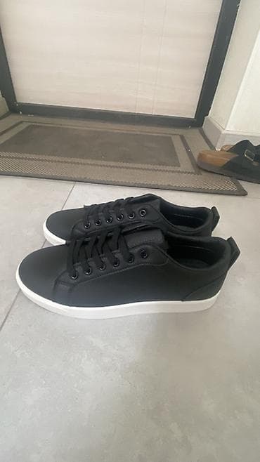 Жеке буюмдар: Классические кеды, черные, новые — 1