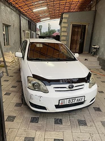 Toyota Corolla: 2005 г., 2 л, Механика, Дизель, Хэтчбэк — 2