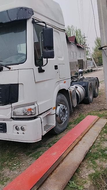 танк 700: Тягач, Howo, 2007 г., Тентованный — 2