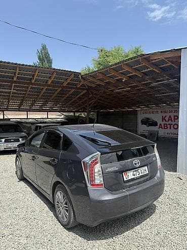 Toyota Prius: 2015 г., 1.8 л, Гибрид, Хэтчбэк — 2