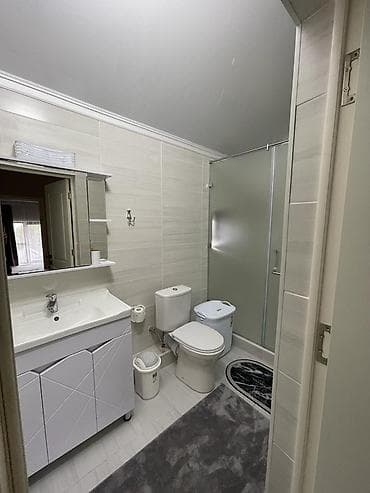 коттедж взморье: Сдаётся двух этажный коттедж на Иссык Куле при въезде в с.Корумду до — 10