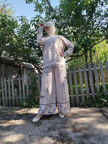 базовое платье: Женский комплект из двух предметов: рубашка свободного кроя и широкие — 1