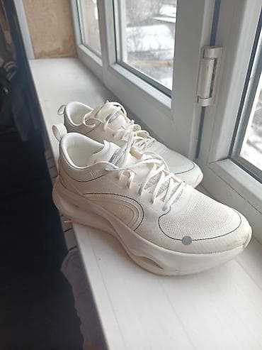 Кроссовки белые, легкие и удобные. - Верх: текстиль/сетка с