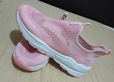 nike react: Кроссовки-слипоны,изики женские,куплено в Москве, носили 3 раза, фирма — 2