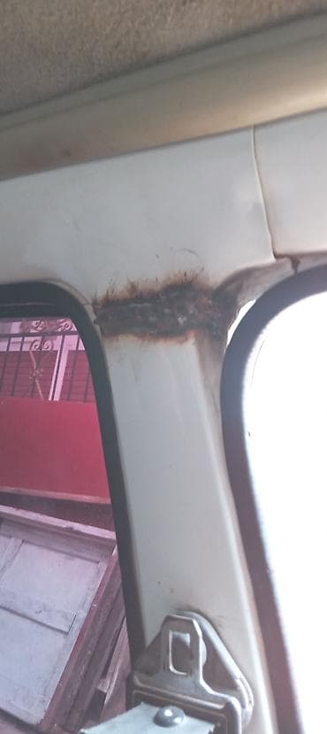 tayota prius 2018: Компактный хэтчбек 5 дверей, белый цвет. Практичный городской — 6