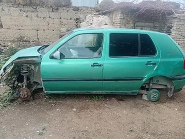 разбитые авто: Volkswagen Golf III, 5‑дверный хэтчбек, зеленый металлик. Предлагается — 2