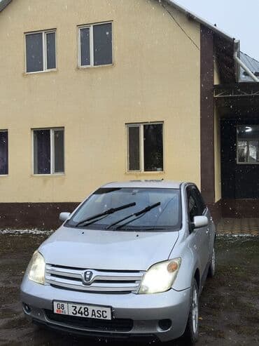 Toyota ist: 2002 г., 1.3 л, Автомат, Бензин, Седан