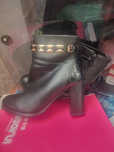 Спецодежда: Женские ботильоны на высоком устойчивом каблуке, 2 пары. 1) Пара 1 — 3