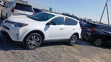 prius v: Toyota RAV4: 2018 г., Кроссовер — 3