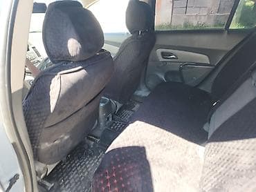 mazda 323: Chevrolet Cruze: 2010 г., Седан — 7