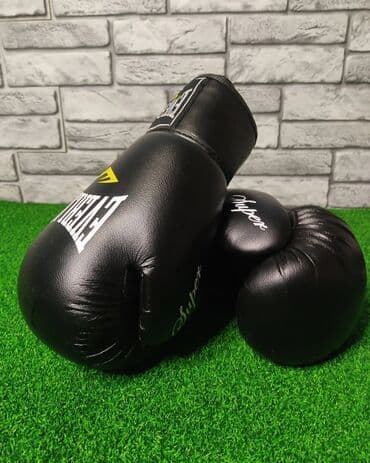боксерские перчатки: Боксерские перчатки,лапа,бинт !
Комплект - 2100 сом — 2