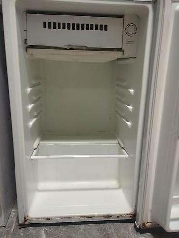 mini refrigerator: Мини-холодильник Eurotek, однокамерный. Особенности: - Компактный — 3