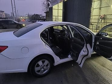 приборная панель ваз: Белый седан класса C/D с автоматической коробкой передач. Кузов: - 4 — 2