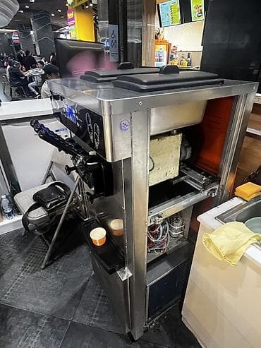 Коммерческая машина для мягкого мороженого модели M-06 MAX