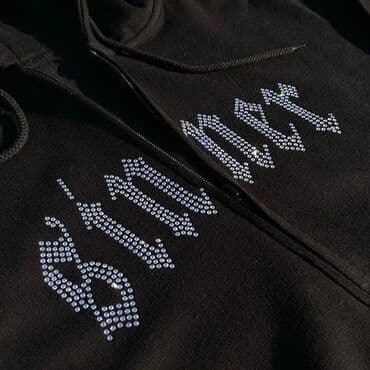 аппарат печать на футболках: Стразы Компьютерная Вышивка ДТФ Печать Лазерная Резка Услуги — 1