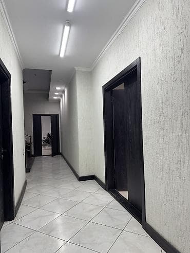 Коммерческая недвижимость: Сдается в аренду презентабельное офисное помещение по первой линии ( — 8