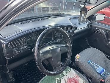 Унаа сатуу: Volkswagen Vento: 1992 г., 2 л, Кол менен иштөөчү, Бензин, Седан — 4