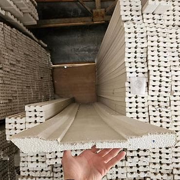 Плинтус/карниз фасадный из пенополистирола с защитным покрытием. -