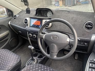 бампе: Toyota Ist: 2003 г., 1.3 л, Автомат, Бензин, Хэтчбэк — 5