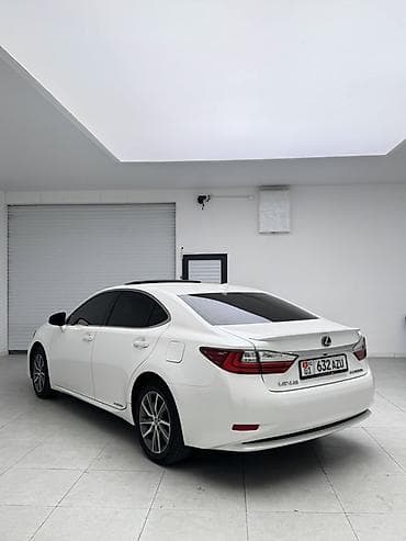 Lexus ES: 2017 г., Гибрид, Седан