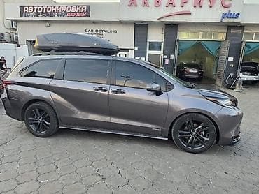 8: Toyota Sienna: 2021 г., Гибрид, Минивэн — 6