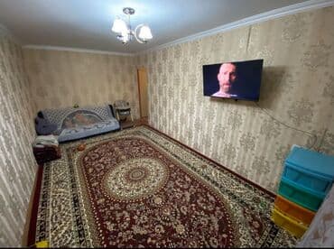 продаю 2х команатную квартиру в 7 мкр: 2 комнаты, 45 м², 104 серия, 3 этаж, Старый ремонт — 2