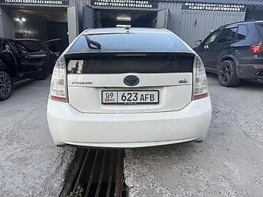 экономичный авто: Toyota Prius: 2010 г., 1.8 л, Вариатор, Гибрид, Хэтчбэк — 5