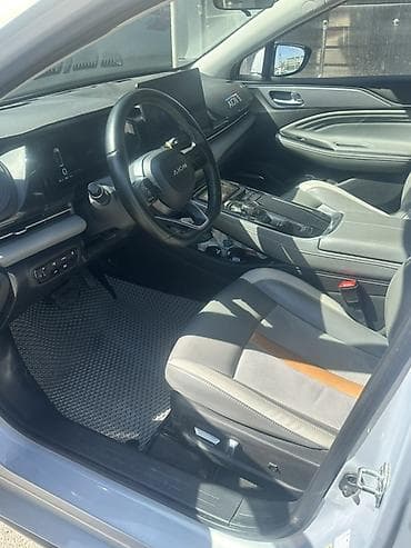 c4 a6: Электромобиль AION S Plus - Кузов: седан, серебристый цвет - Задние — 7