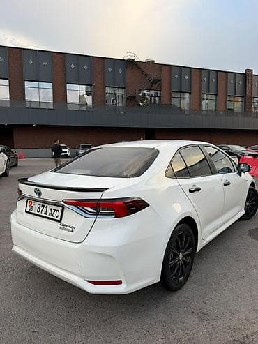 Toyota Corolla: 2021 г., 1.8 л, Автомат, Гибрид, Седан — 3