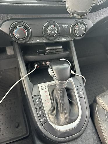 стекл: Kia Cerato: 2018 г., 1.6 л, Автомат, Бензин, Седан — 10