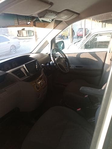 авто для детей: Toyota Voxy: 2003 г., Автомат, Бензин, Минивэн — 4